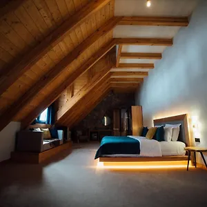 **** Hotel Kulla E Bajraktarit Albania